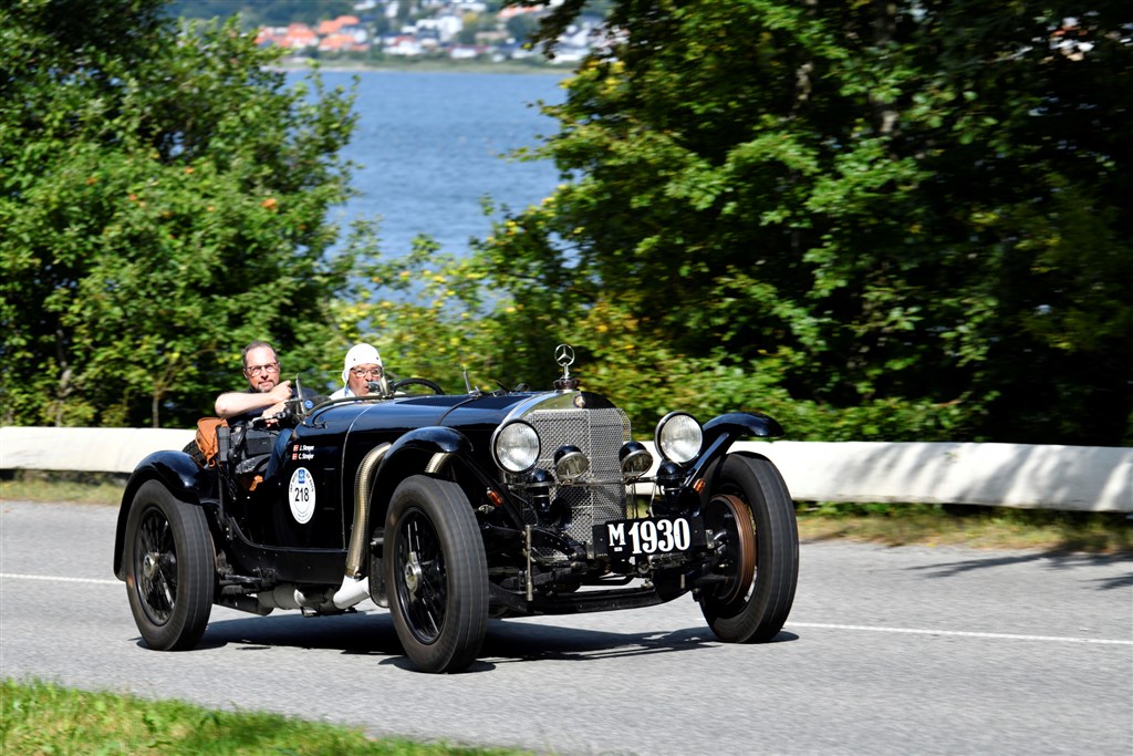 Jørgen Strøjer fra Assens kørte opvisning i sin Mercedes-Benz SSK fra 1929, bilen, der grundlagde Mercedes-mærkets ry.
(Foto: Michael Eisenberg)